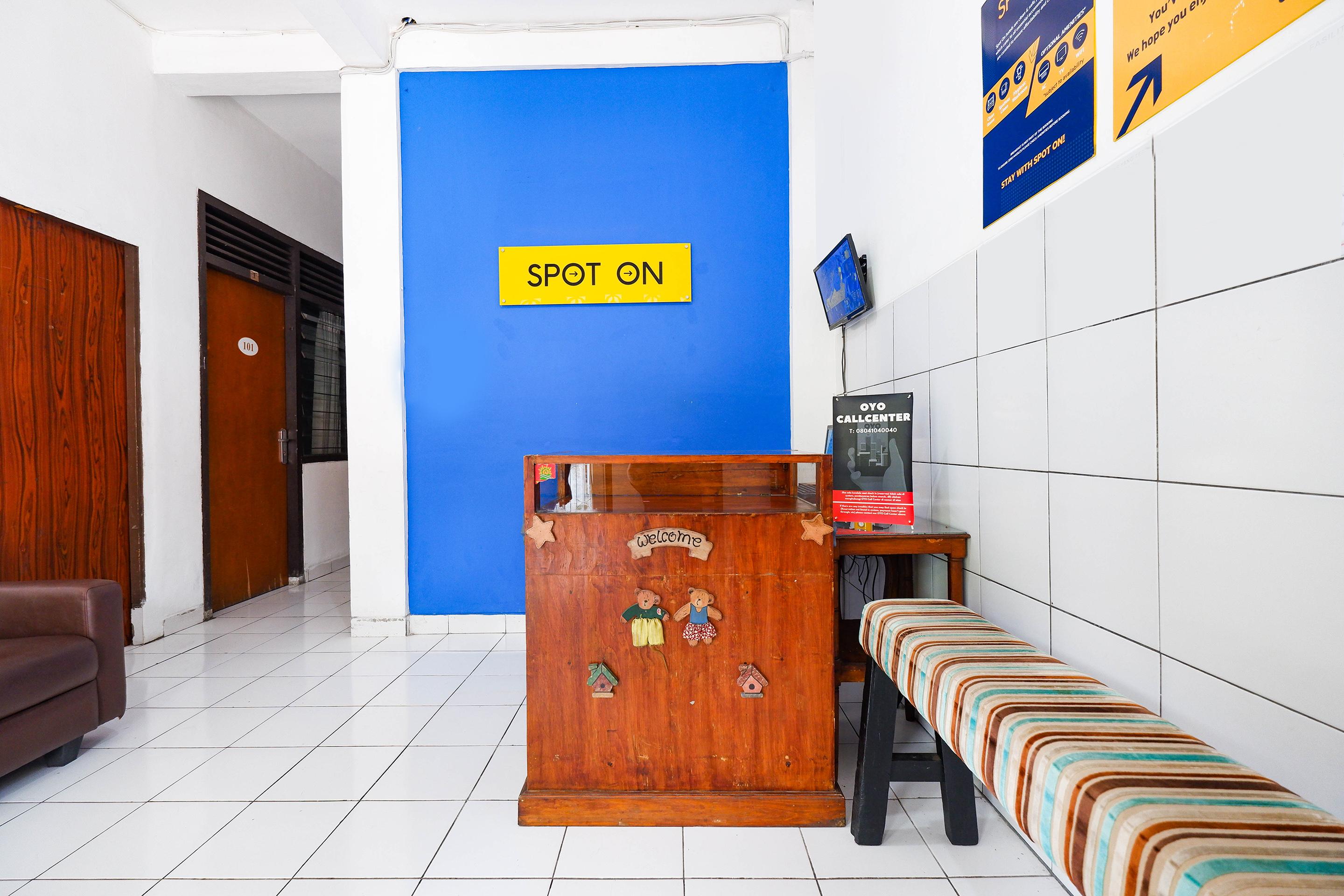 Oyo Life 1942 Syariah Hotel