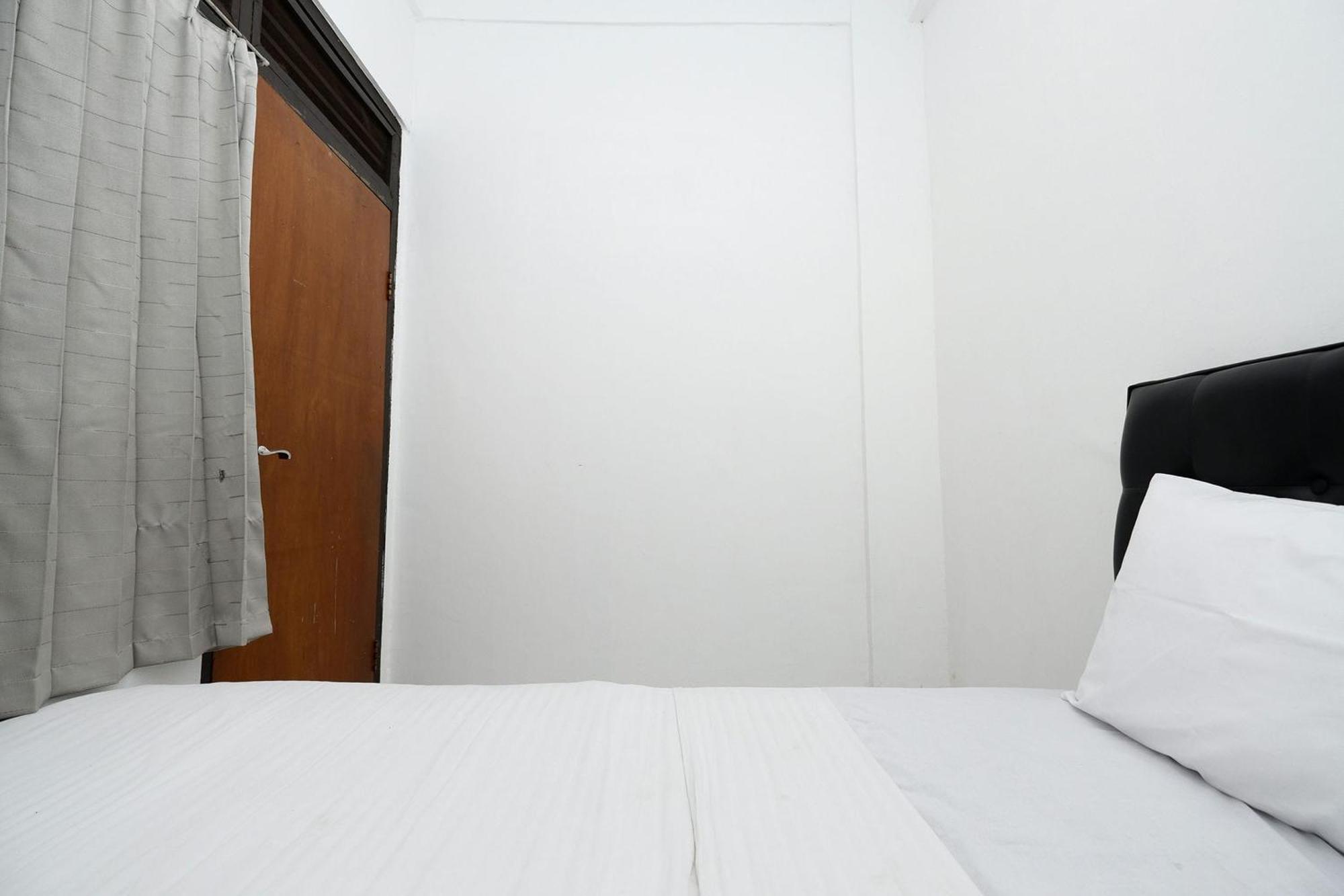 Oyo Life 1942 Syariah Hotel 2*