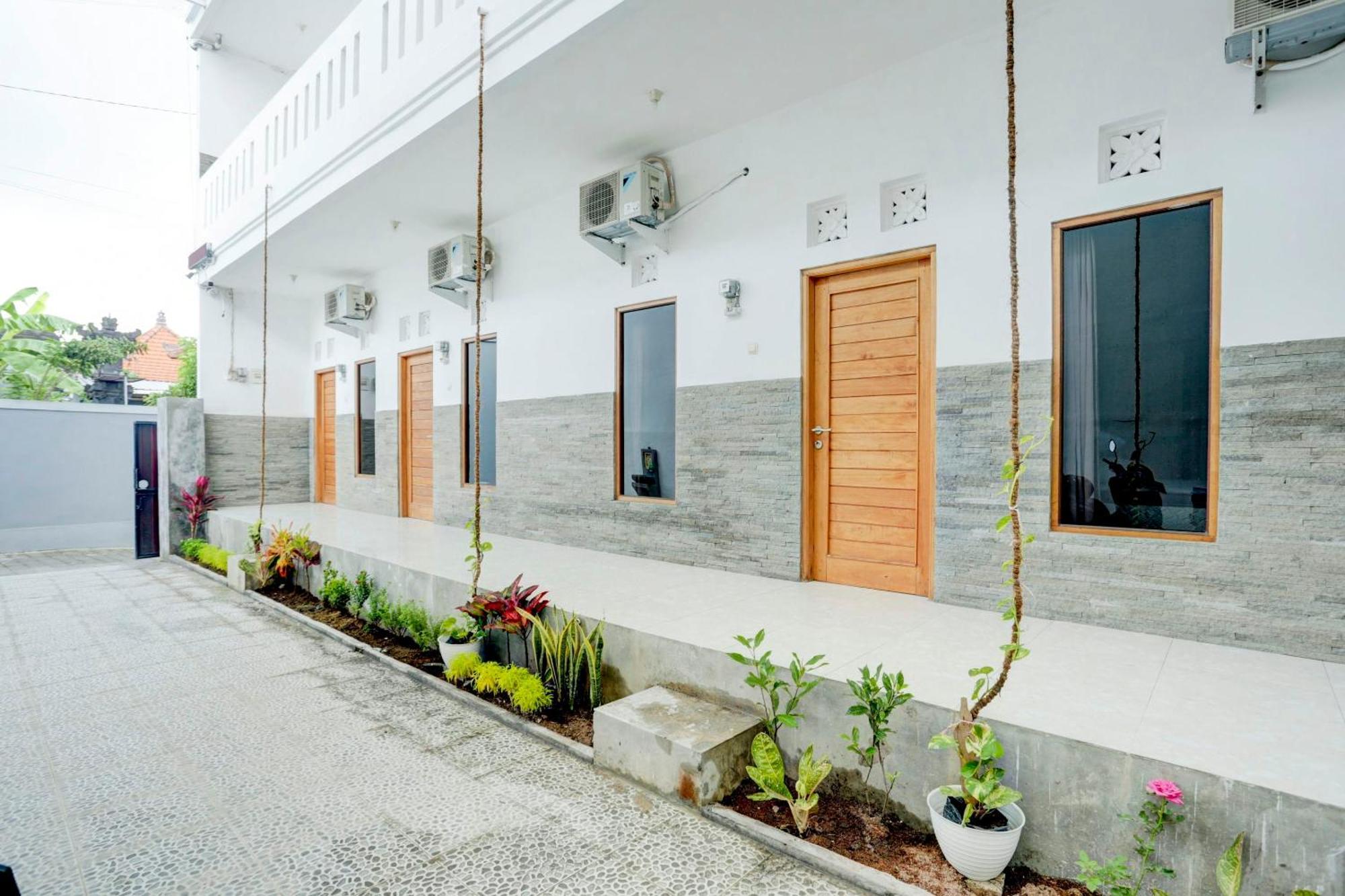Oyo Life 1942 Syariah Hotel 2*