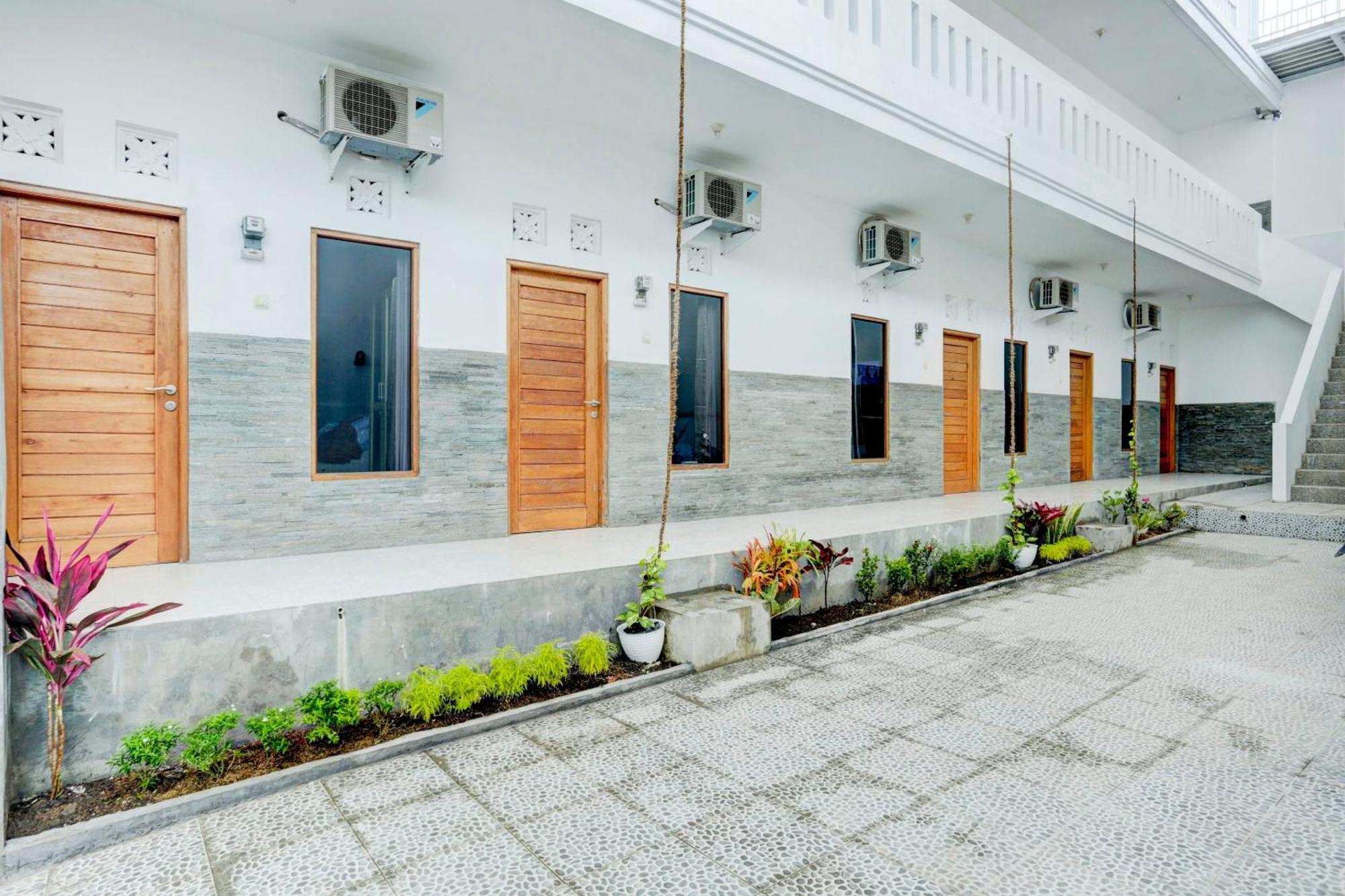 Oyo Life 1942 Syariah Semarang