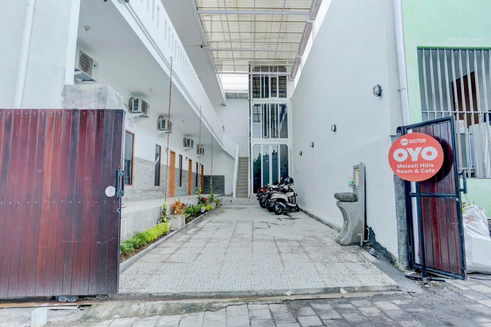 Oyo Life 1942 Syariah Hotel 2*